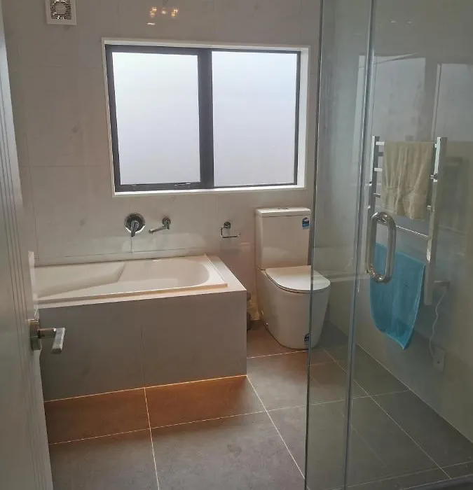 Private Room5 In Central Papatoetoe-1