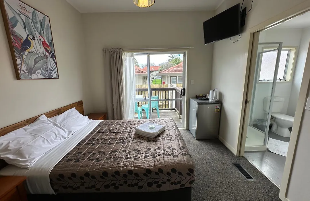 Airport Westney Lodge-1